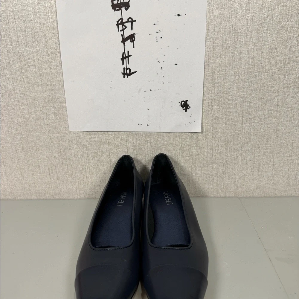 Vaneli Fc-313 Navy Nappa Soft‎ Leather Cap Toe Ballet Flat Narrow size 8SS